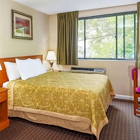Hotel Super 8 By Wyndham Watertown/Cambridge/Boston Area Exteriér fotografie