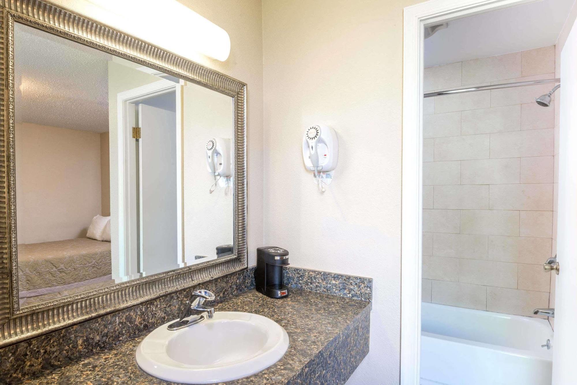 Hotel Super 8 By Wyndham Watertown/Cambridge/Boston Area Exteriér fotografie