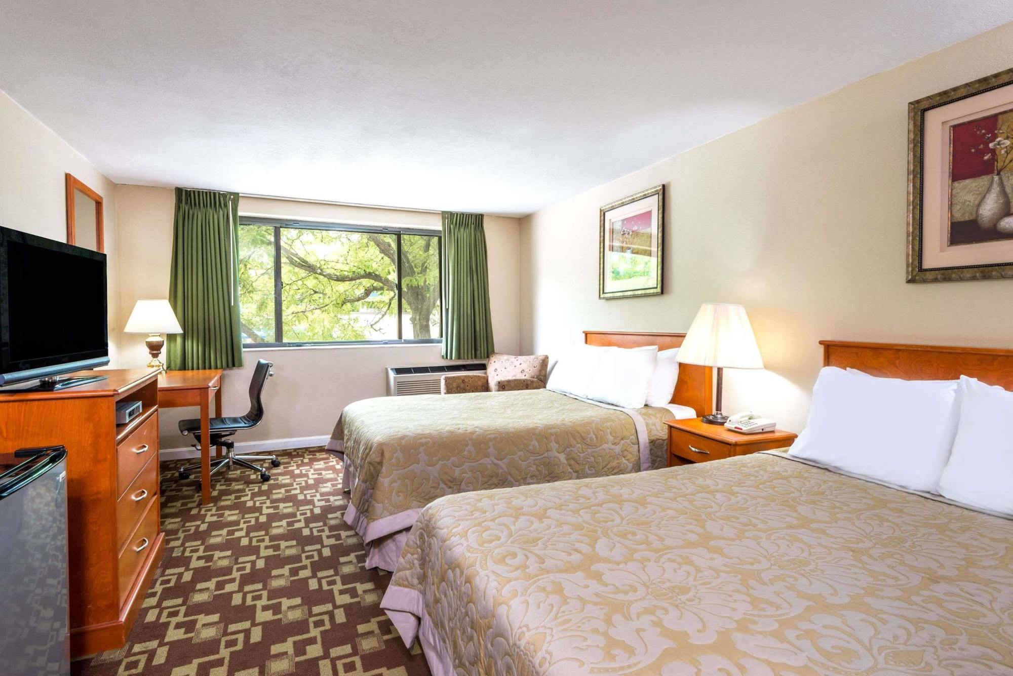 Hotel Super 8 By Wyndham Watertown/Cambridge/Boston Area Exteriér fotografie